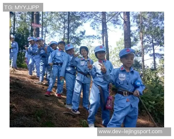 贝贝熊的足球梦：勇敢追逐绿茵场上的快乐与友谊